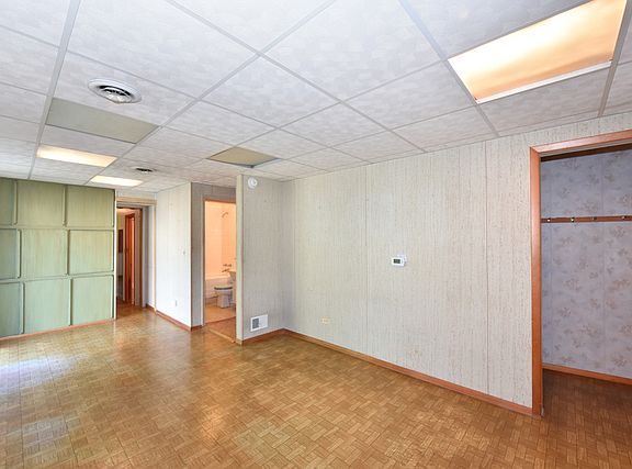 5th image of 115 E Hawthorne Dr