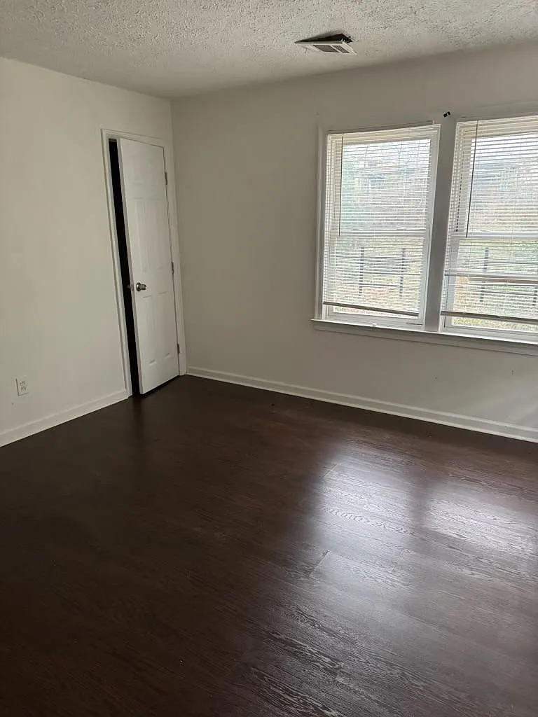 668 Charlotte Pl NW — Photo 3