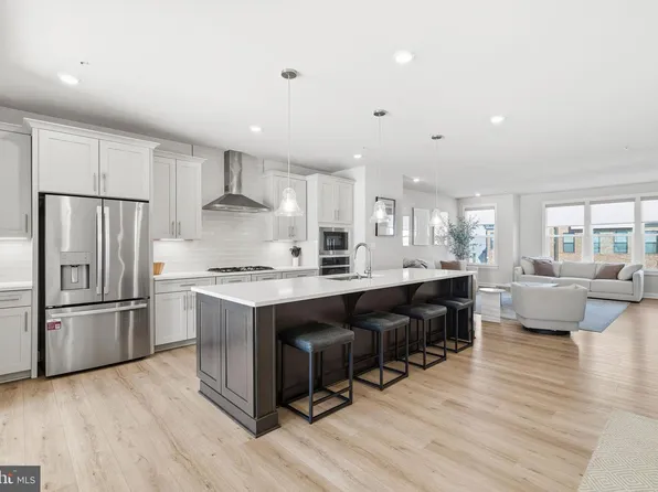 241 Hickory Hollow Ct, Cockeysville, MD 21030