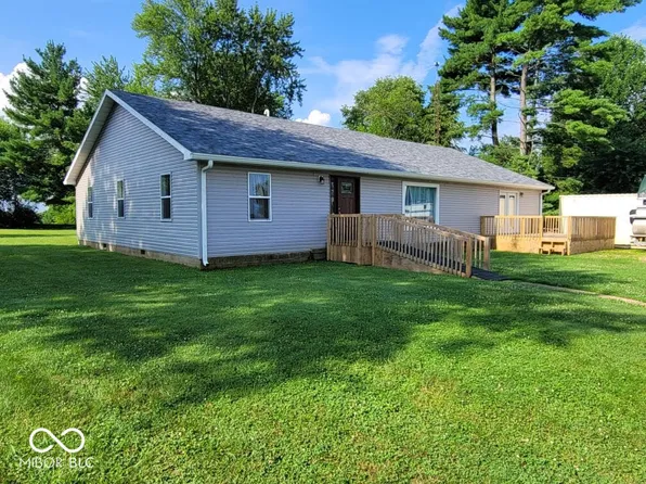 575 E Cameron Dr, Rushville, IN 46173