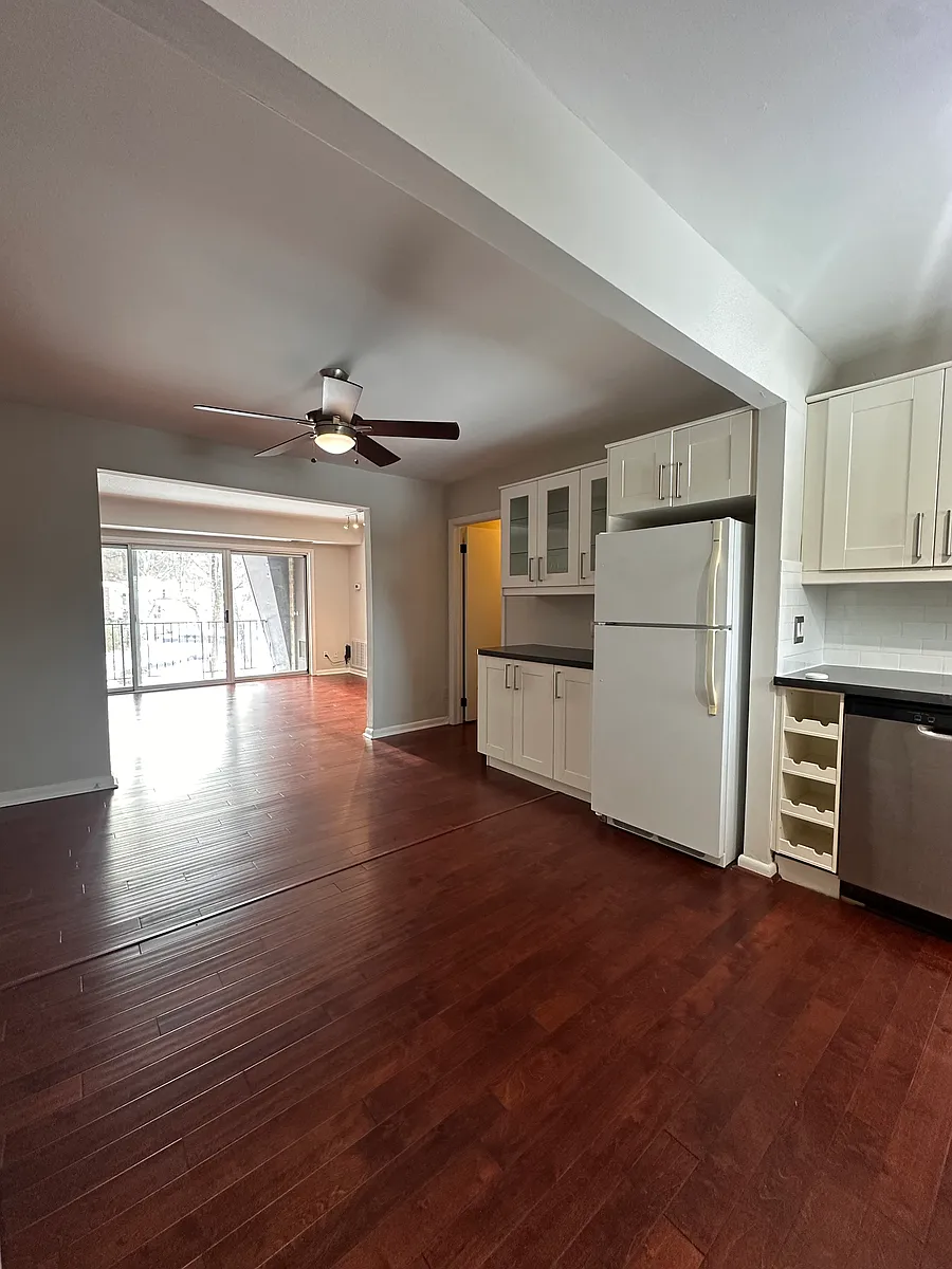 Building Photo - 11625 Vantage Hill Rd #22B