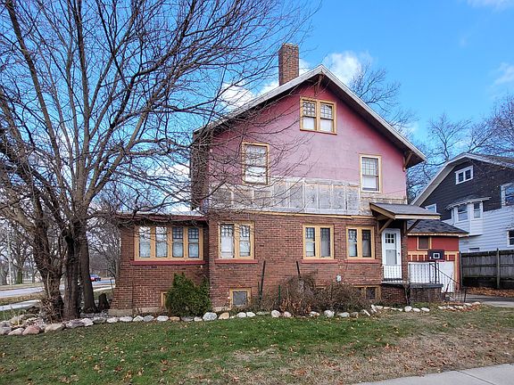 3rd image of 956 Benjamin Ave SE