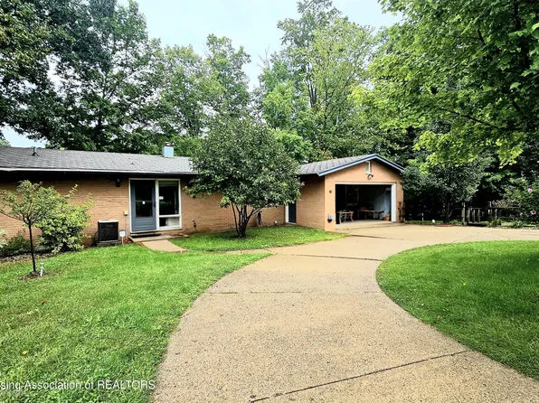 9777 Vfw Rd, Eaton Rapids, MI 48827