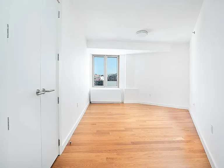 31-43 Vernon Blvd #706A — Photo 3