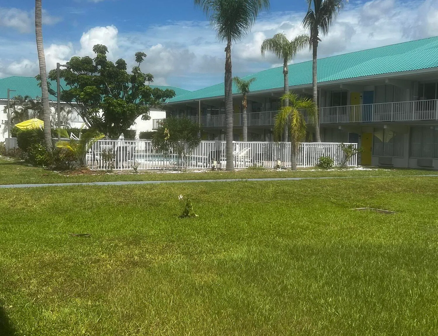 Days Inn Wyndam — Photo 2