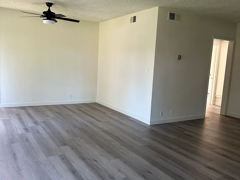 805 Arcadia Ave — Photo 3