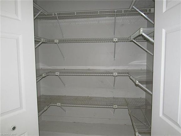 4th image of 572 Woodfield Ln