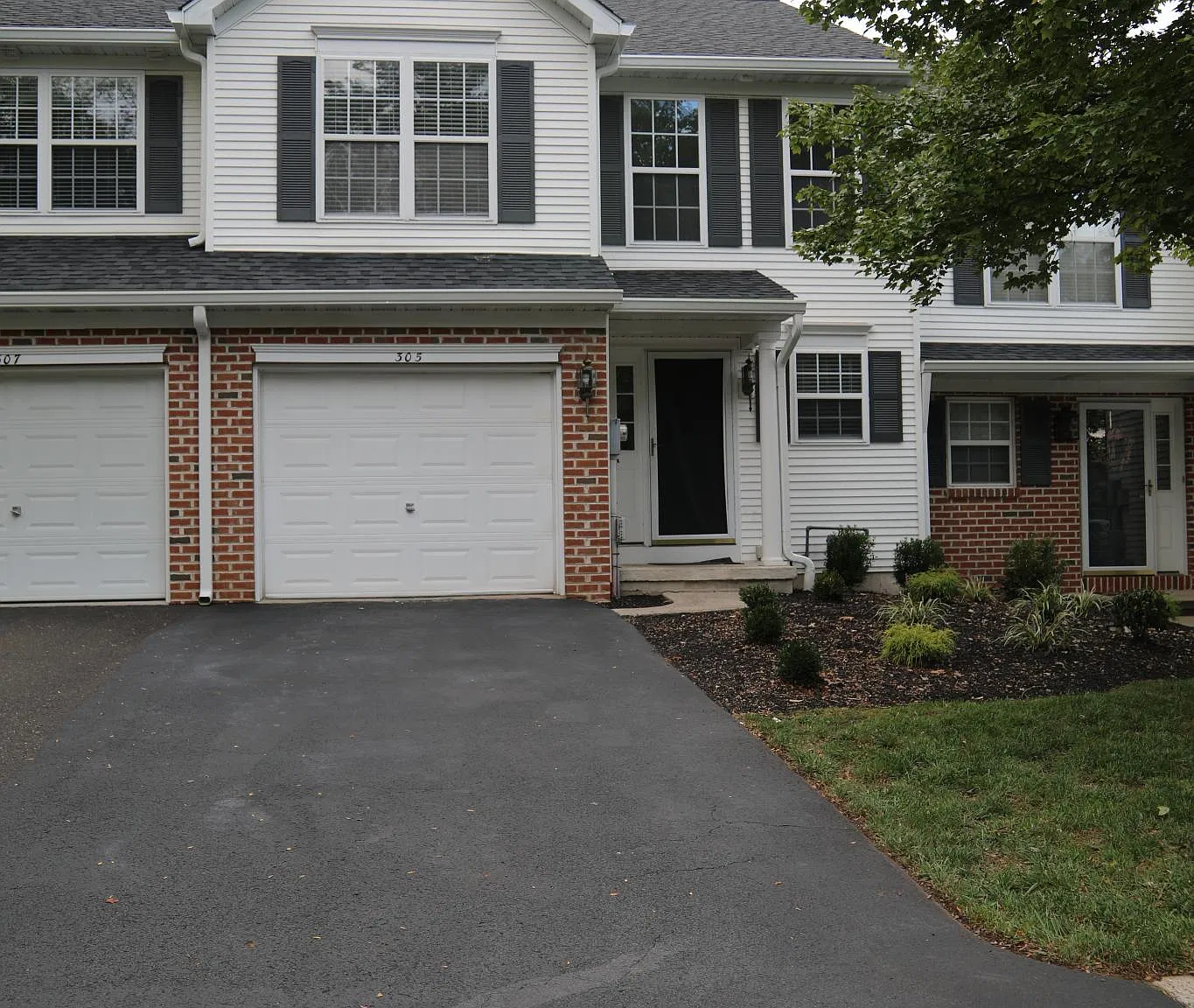 3 bed, 2.5 bath, 2096 sqft, $2,950 — Photo 2