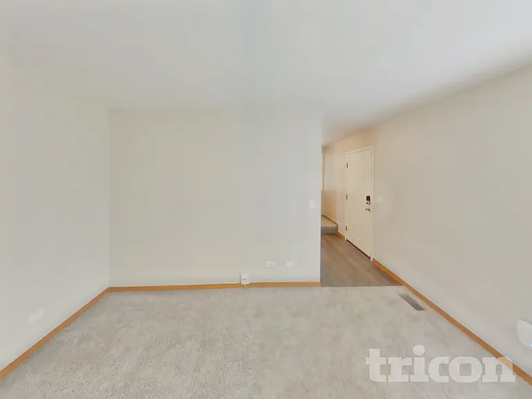 1331 Fairfield Ct — Photo 3