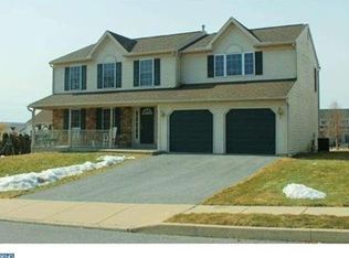 4989 Thornbury Cir, Douglassville, PA 19518