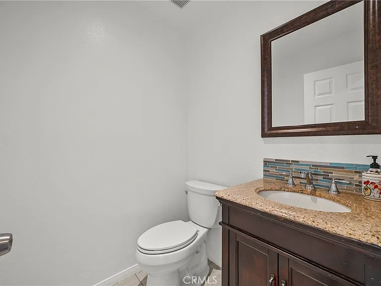 22117 Burbank Blvd #5 — Photo 34