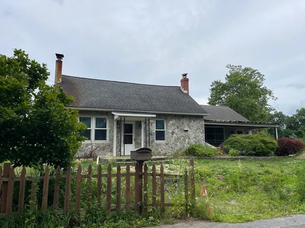 8643 Furnace Rd, Slatington, PA 18080