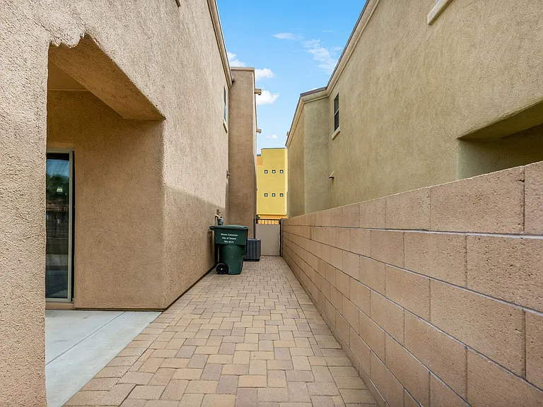 4261 N Golden Ridge Ln — Photo 32