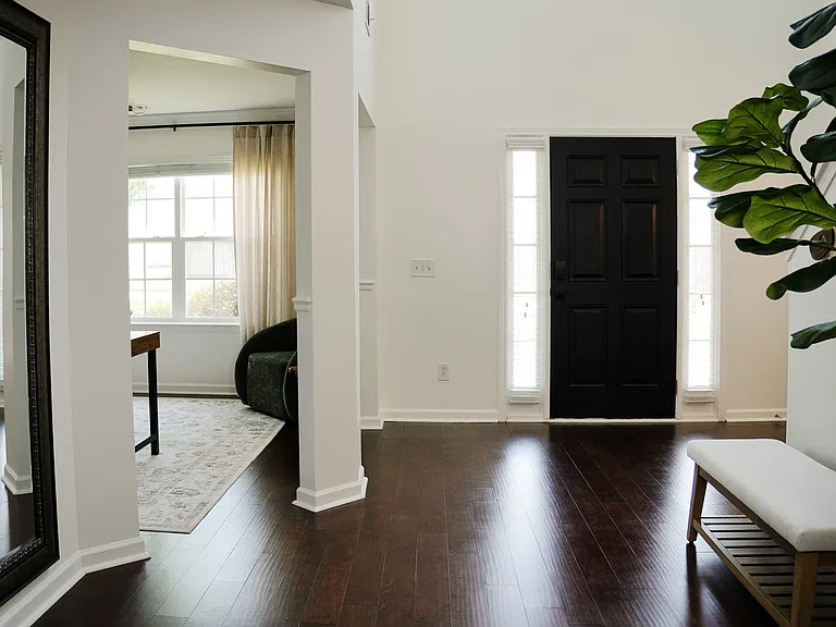 803 Broderick Cir — Photo 37