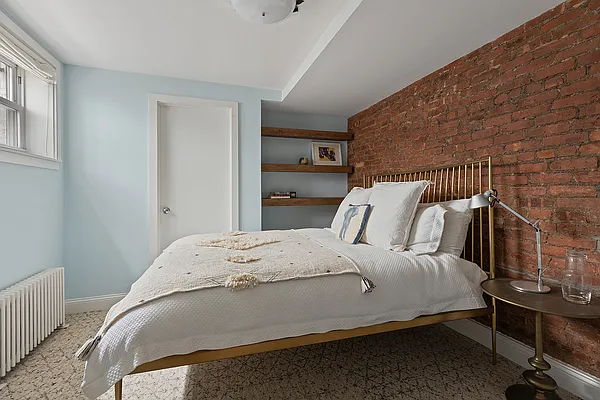Sold by Compass | media 20