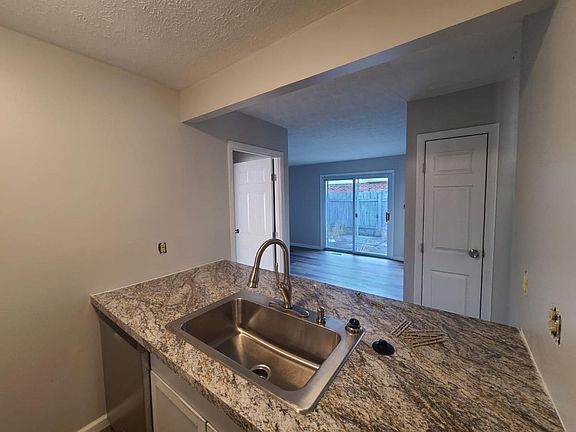 2nd image of 2267 Chapel Dr #2265