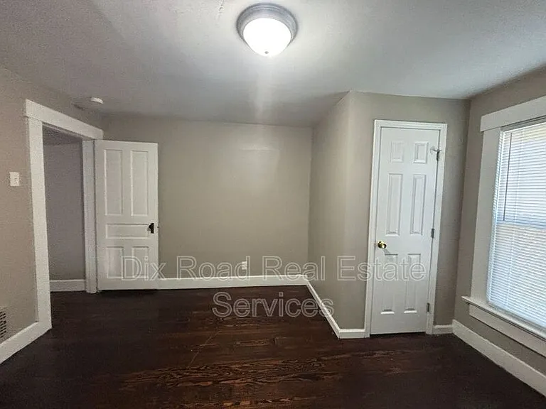 67 S McGee St — Photo 16