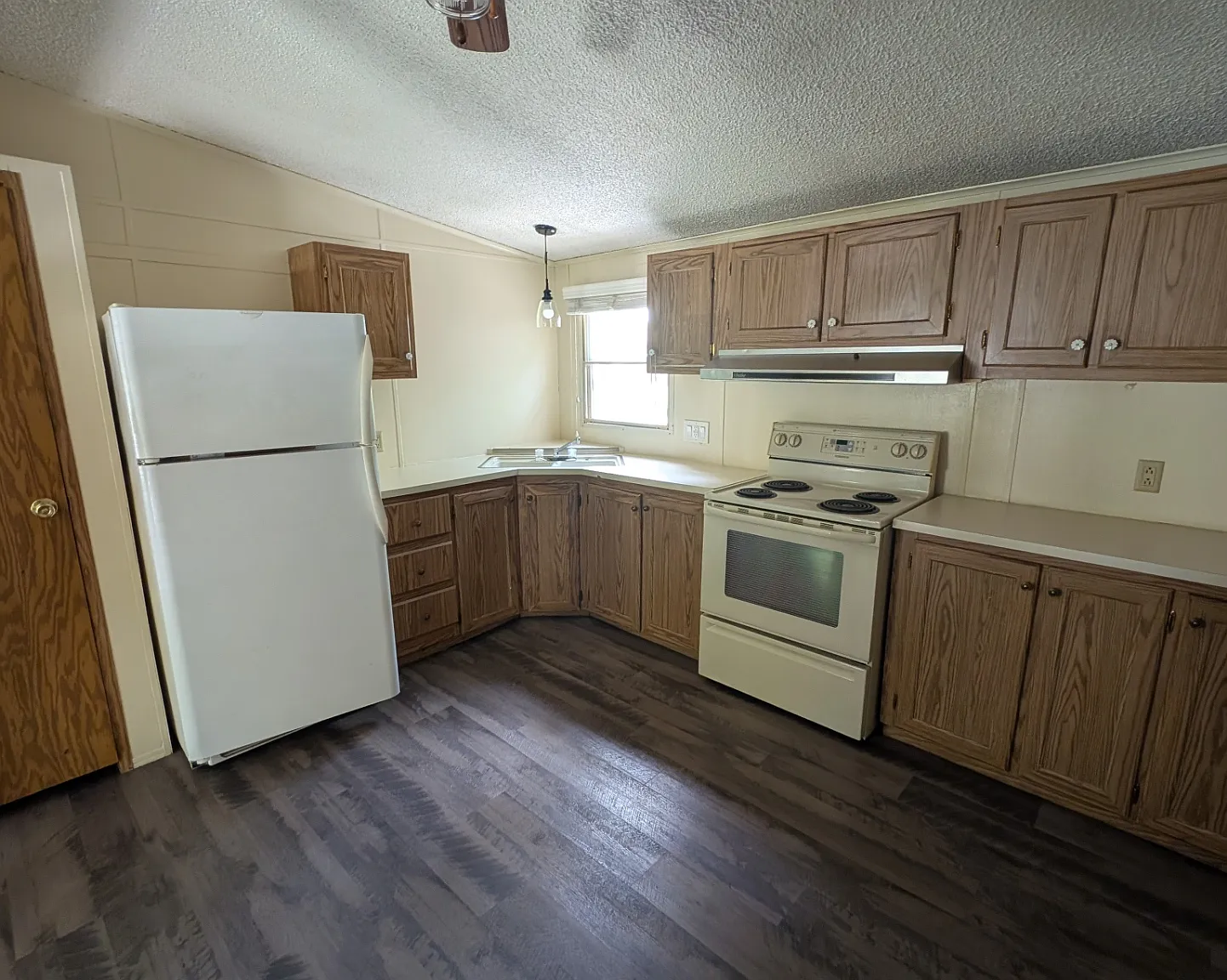 3 bed, $1,925 — Photo 2