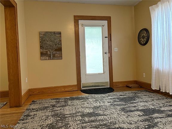 3rd image of 733 Damon St