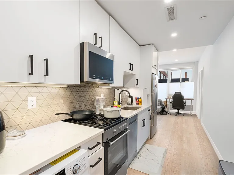 71 Border St #2 — Photo 6