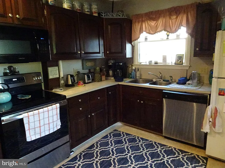 411 Delaware St #A — Photo 16