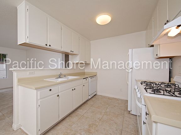 2nd image of 665 Ascot Dr Unit 02