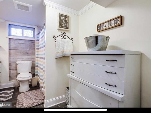 2nd image of 515 Southwell Rd