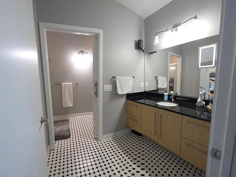 614 S Troy St #205 — Photo 23