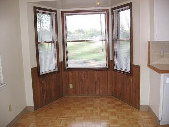 5th image of 3257 Medina Ave