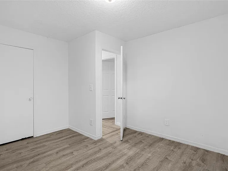516 Pitt St — Photo 13