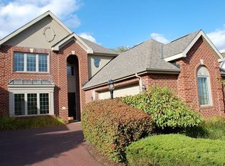 210 Prestonwood Ln, Mcmurray, PA