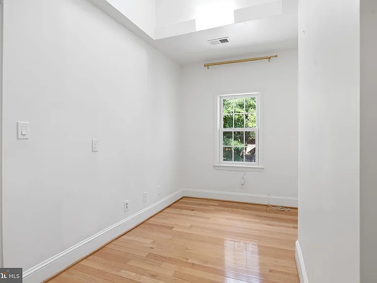 708 I St SE #A — Photo 17