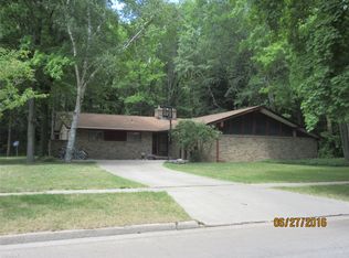 2521 E Sugnet Ct, Midland, MI 48642