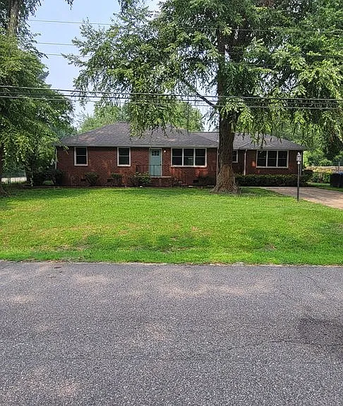 1221 Burlington Rd — Photo 1