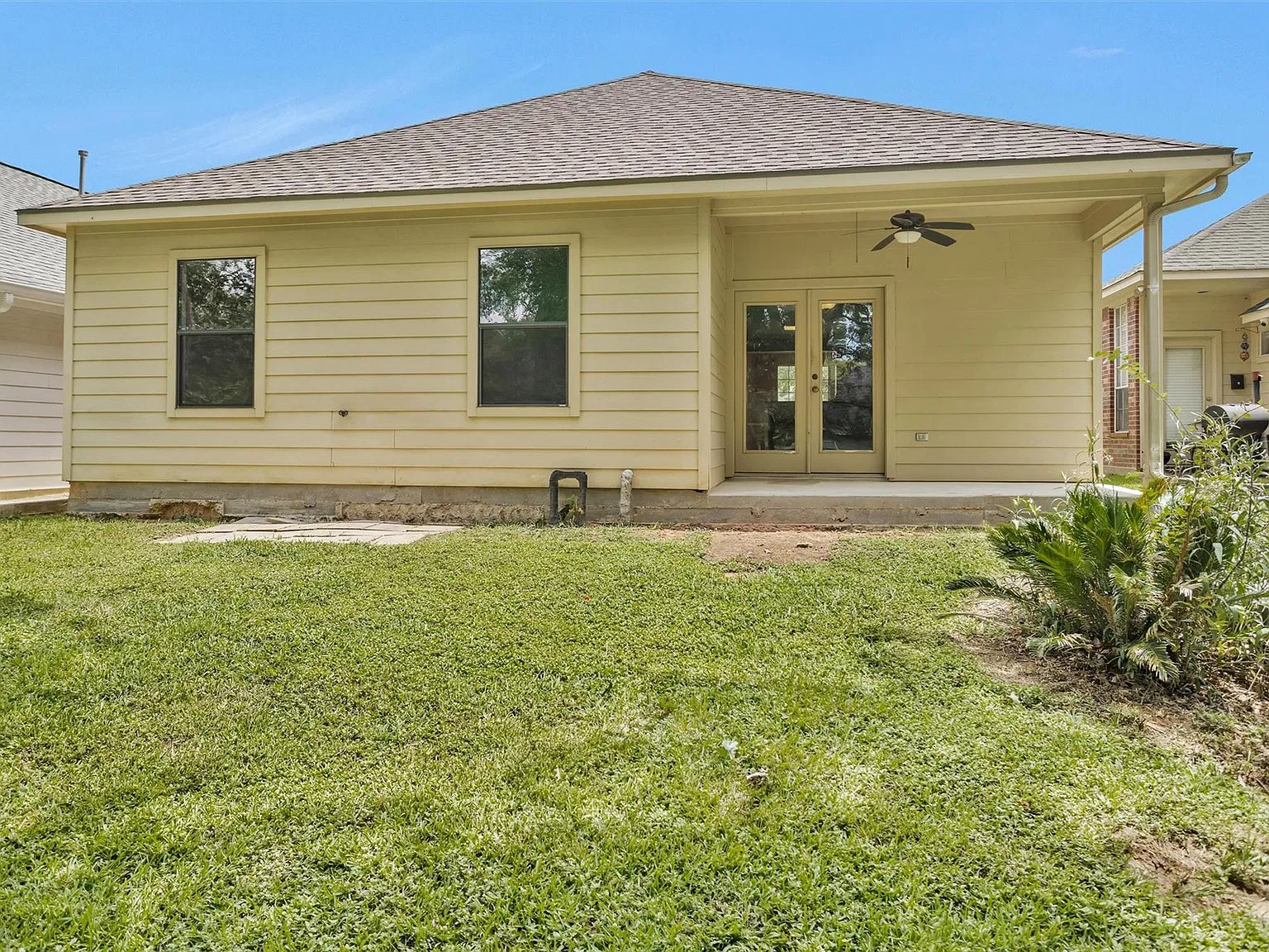3 bed, 2.0 bath, 1576 sqft, $1,800 — Photo 2