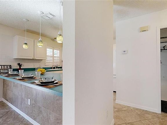 5th image of 1654 Medina Ave
