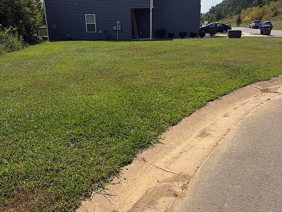 3rd image of 166 Harbour Pointe Ln