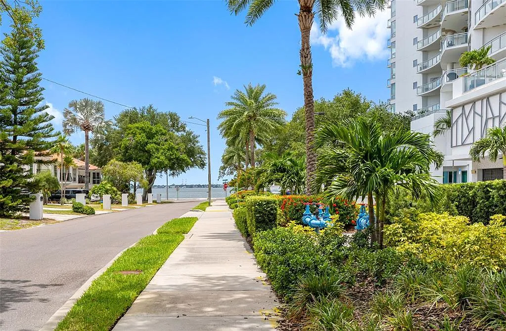 2 bed, 2.5 bath, 1424 sqft, $3,600 — Photo 2