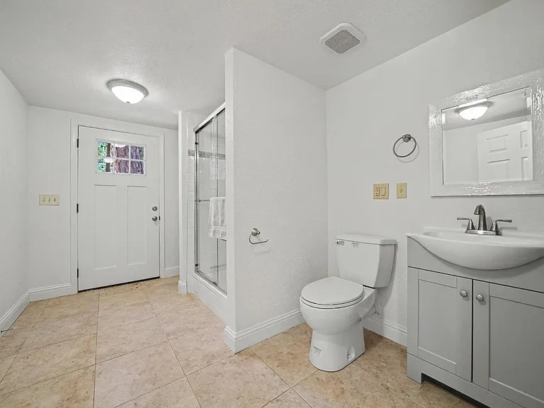 16932 McKenzie Dr — Photo 12