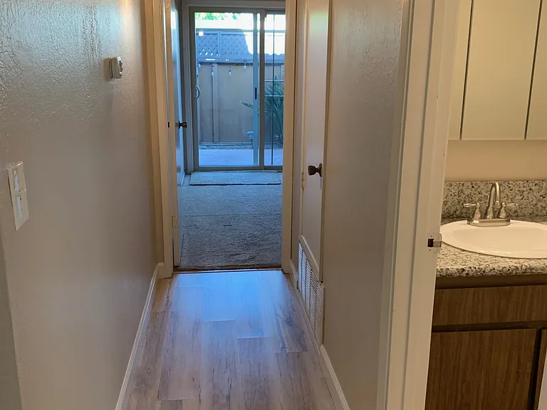 6338 N Maroa Ave — Photo 11