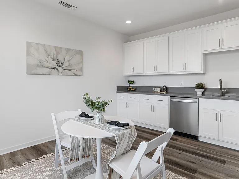 3104 Needham Ave — Photo 2