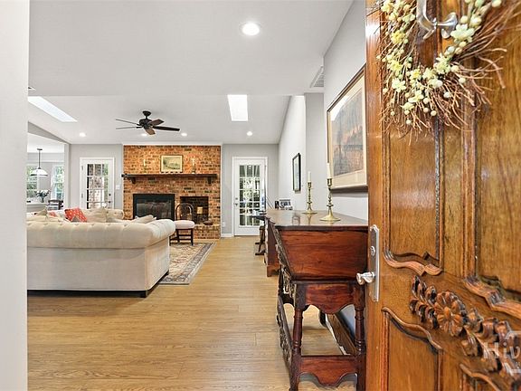 5th image of 122 Talbot Road