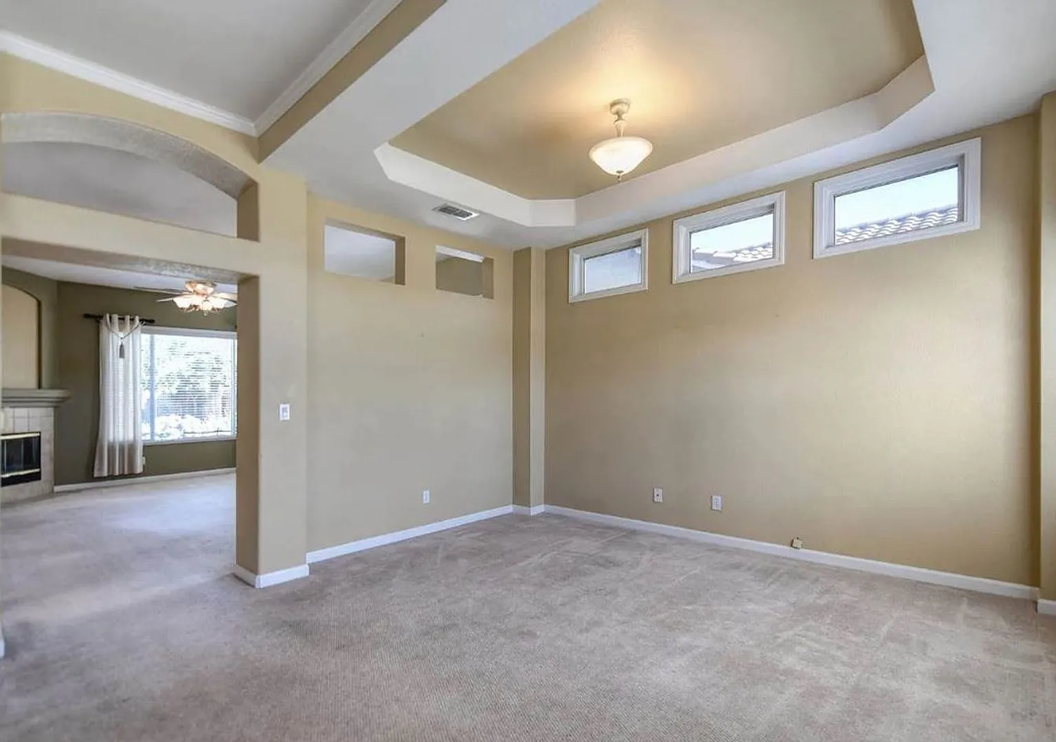 Spectacular 4/2 Elk Grove W/Salt Water Pool! (Please Read Ad For Showing Requirements)! — Photo 4