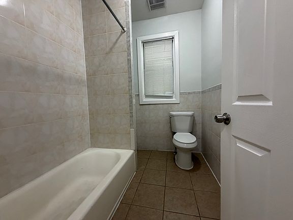 5th image of 141 Wilkinson Ave APT 2L