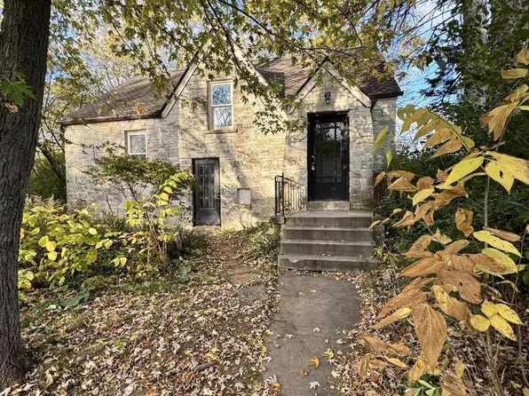 1501 West Brown Deer ROAD, River Hills, WI 53217