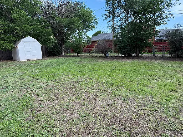 1038 E Walnut St — Photo 23