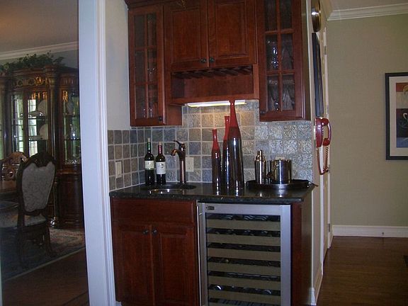 Wet Bar/Wine Cooler