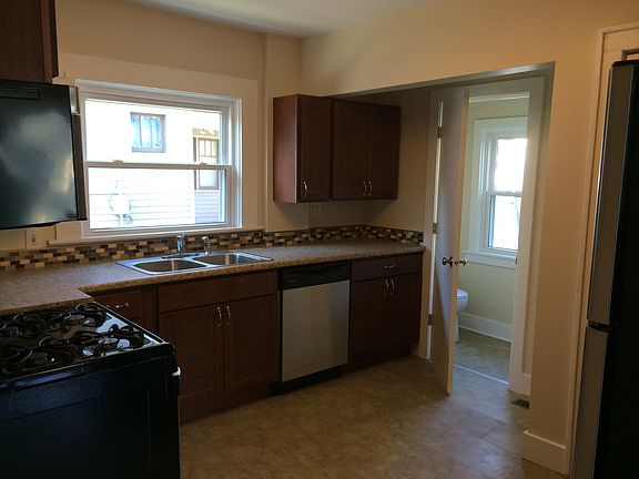 2nd image of 942 Calvin Ave SE