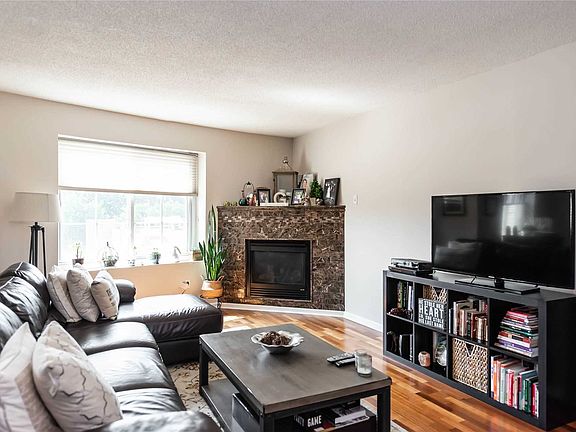 3rd image of 242 Maple Ave APT 310