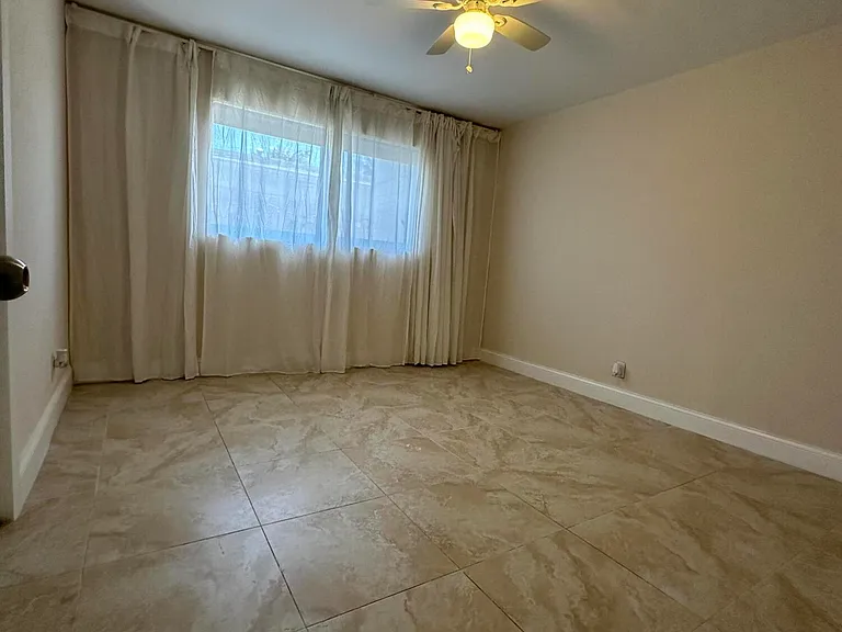 5605 SW 24th Ave — Photo 17